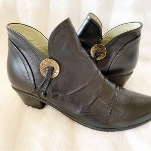 (4 for $20) MENTHA Indie Black Leather Booties Sz 36